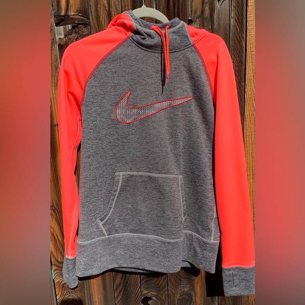 Nike Hoodie Women large Sweatshirt Sweater Therma Fit Swoosh in pink & grey